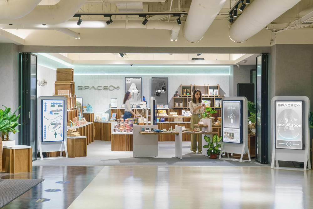 88BIFA打造永續選物商店，展示社企及社創商品，結合創利空間所開發的智慧零售系統，整合多元產品資訊，讓無人商店扮演公益行動的推手